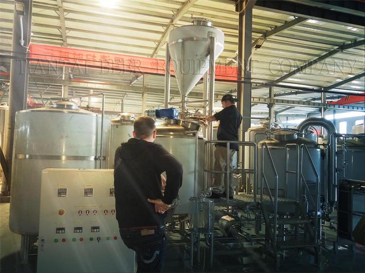 <b>USA Customer inspecting 7BBL brew pub system</b>